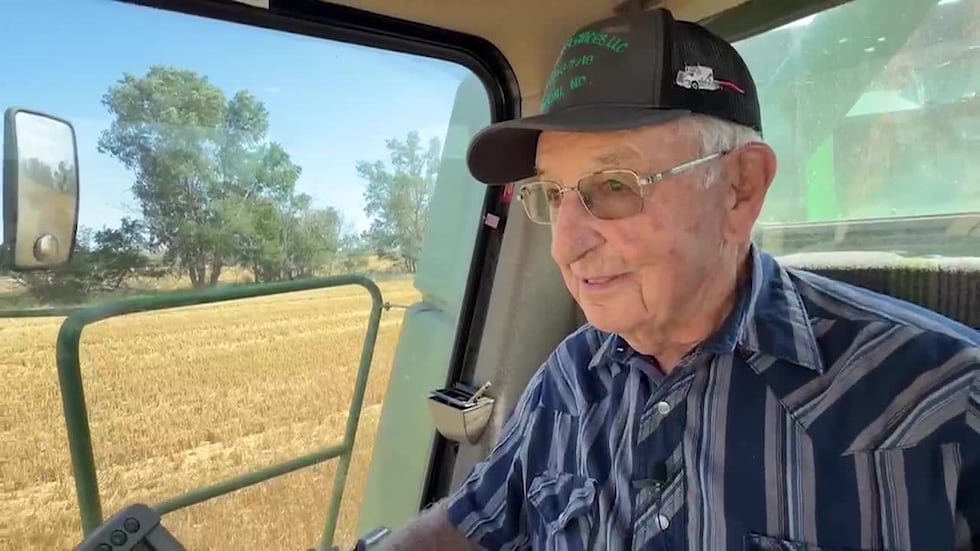3 generations, including 91-year-old farmer, work together with harvest: ‘He’s just having fun’