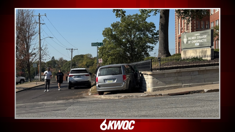 Vehicle crashes into retaining wall outside Palmer College