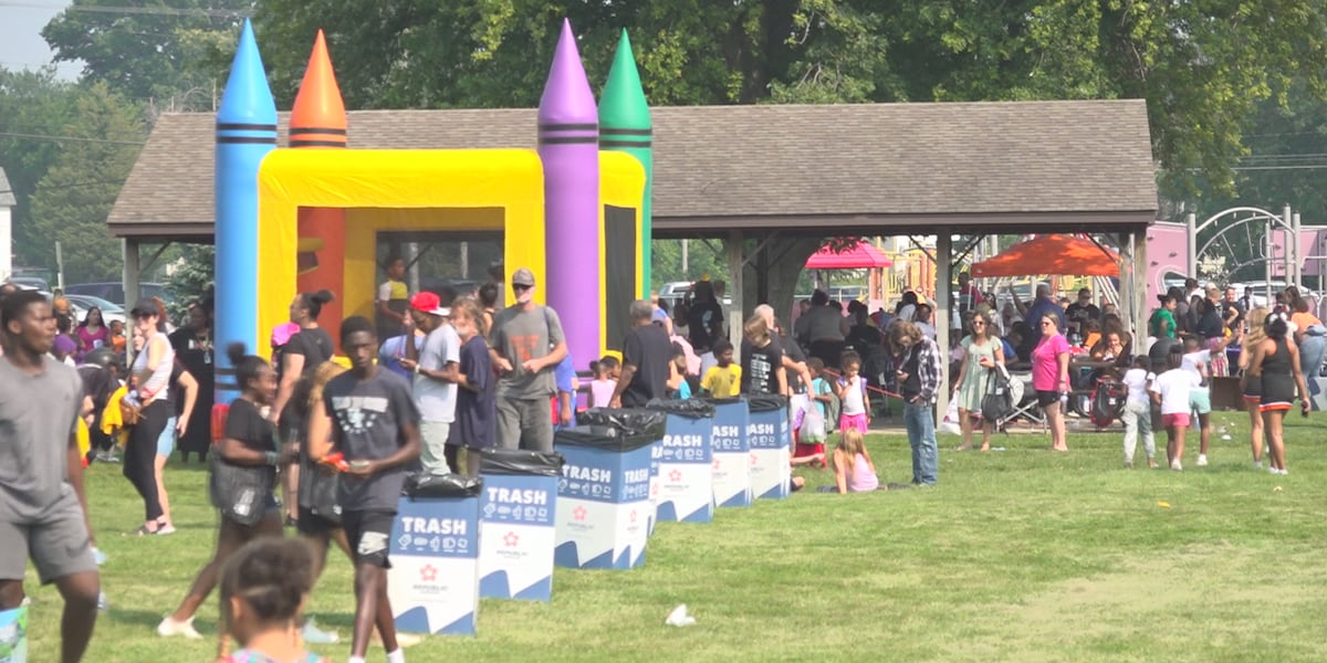 Illinois community organizations prepare students for back-to-school