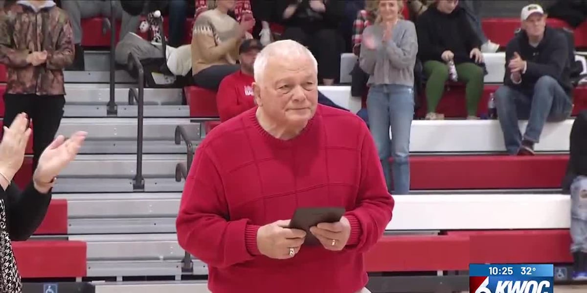 Legendary coach Paul Flynn inducted into Ring of Honor Hall of Fame for Davenport School Dist